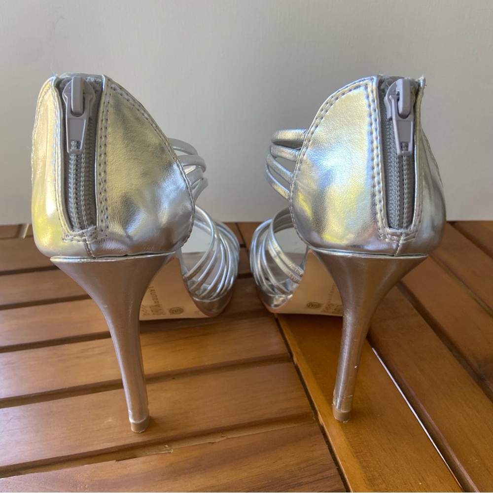 CHINESE LAUNDRY Silver Strappy Platform Heels 6.5 Prom - Picture 4 of 9